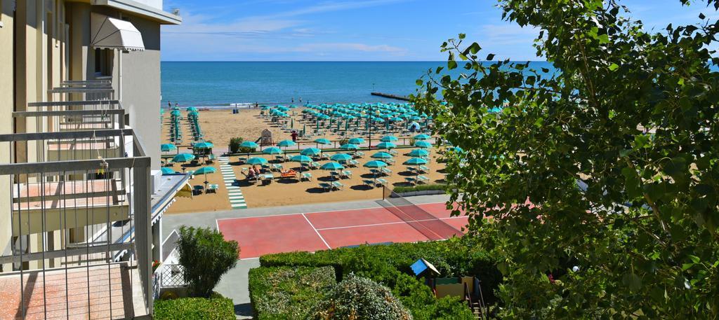 Hotel Janeiro Frontemare 利多迪迪耶索洛 外观 照片