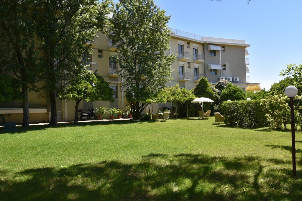 Hotel Janeiro Frontemare 利多迪迪耶索洛 外观 照片