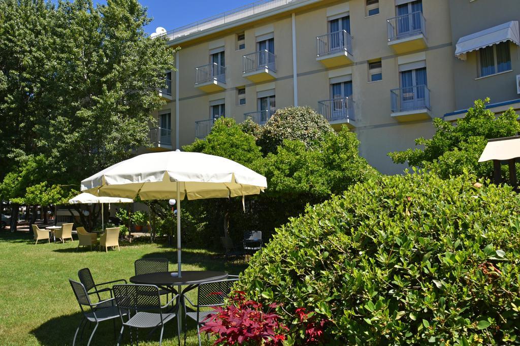 Hotel Janeiro Frontemare 利多迪迪耶索洛 外观 照片