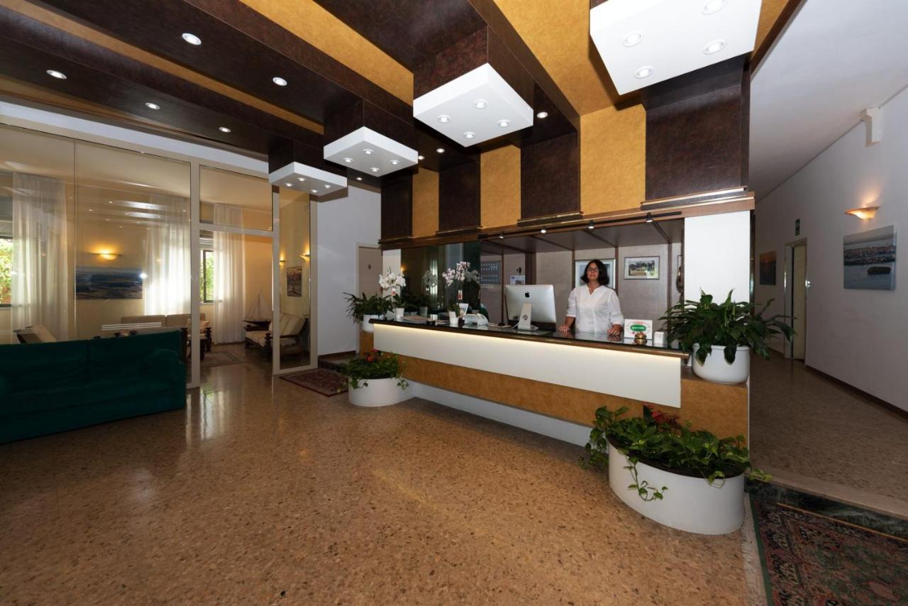 Hotel Janeiro Frontemare 利多迪迪耶索洛 外观 照片